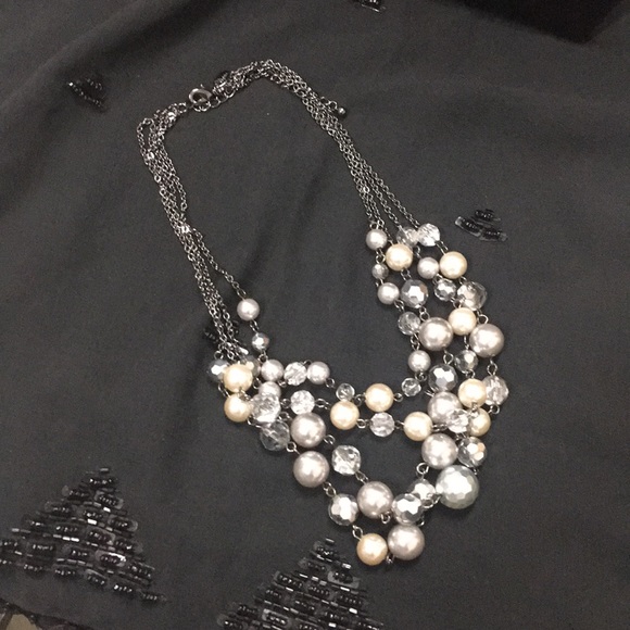 NWOT short length necklace in clear,pearl,&black - Picture 4 of 4